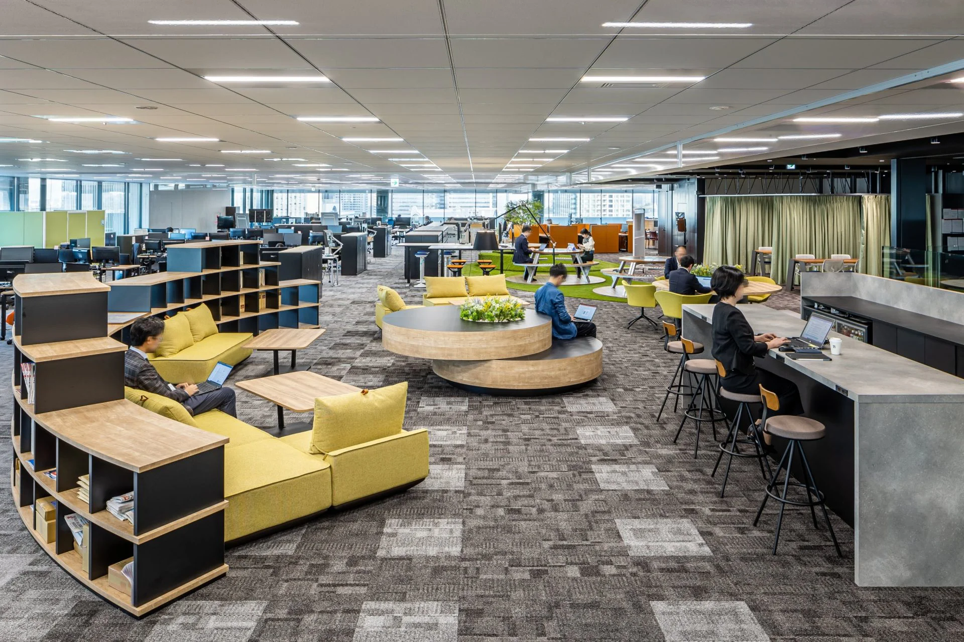 西日本電信電話株式会社 ｜ワークプレイス構築のフロンティア